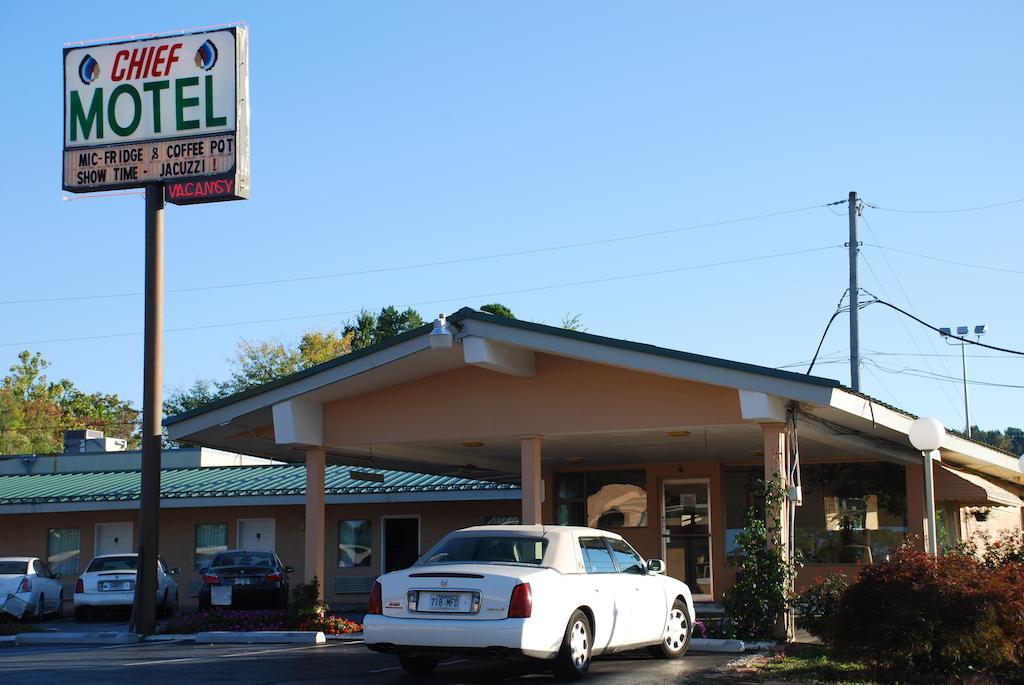 Chief Motel Fayetteville Exteriör bild